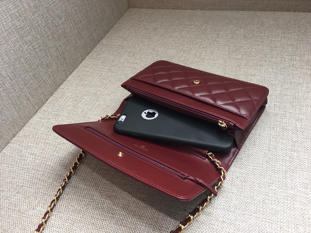 Lambskin Wallet On Chain Shoulder Bag A33814 Burgundy/Gold